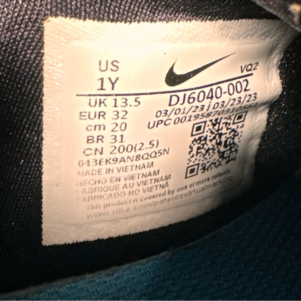 Nike Flex Runner 2 Kids Size 1Y Black &White| Slip On Running/Training Sneakers - Picture 2 of 9